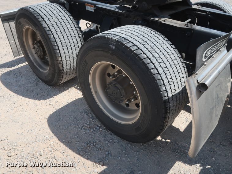 image for item HA9128 2017 Freightliner Cascadia 125  semi truck