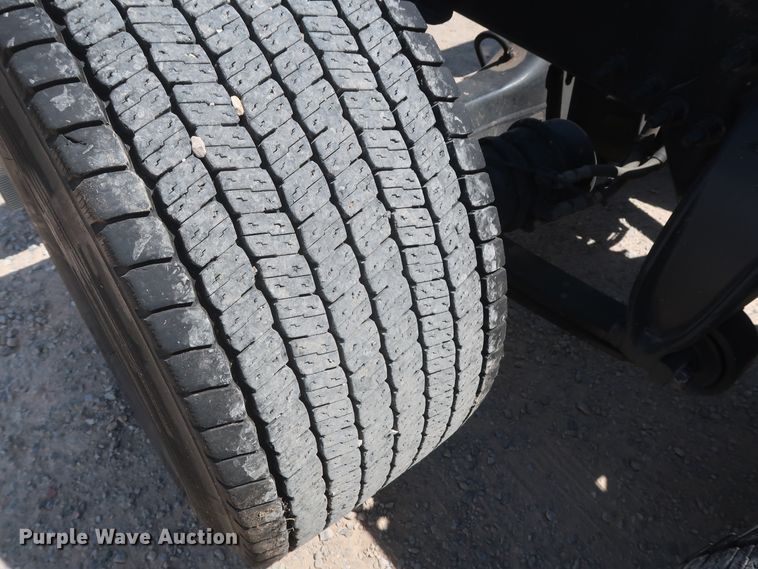 image for item HA9128 2017 Freightliner Cascadia 125  semi truck