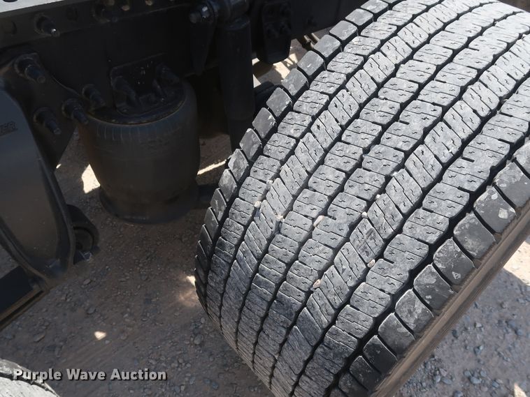 image for item HA9128 2017 Freightliner Cascadia 125  semi truck