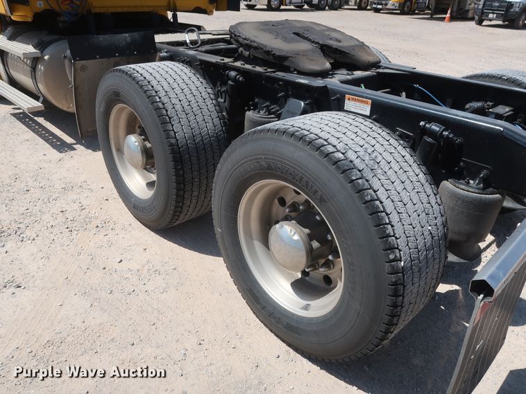 image for item HA9128 2017 Freightliner Cascadia 125  semi truck