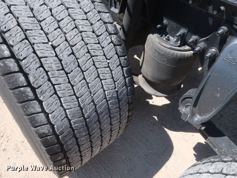 image for item HA9128 2017 Freightliner Cascadia 125  semi truck