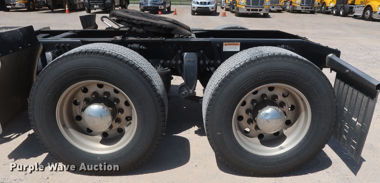 image for item HA9128 2017 Freightliner Cascadia 125  semi truck