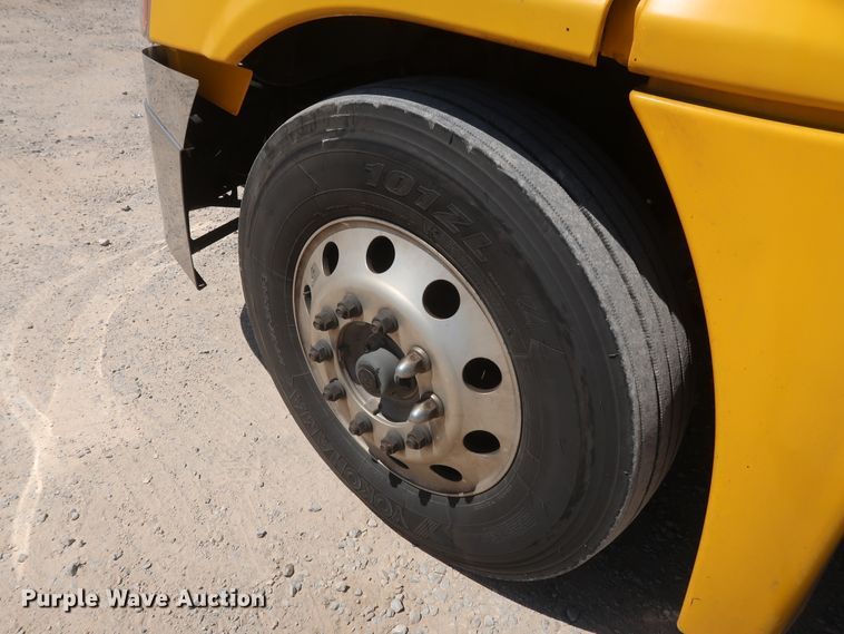 image for item HA9128 2017 Freightliner Cascadia 125  semi truck