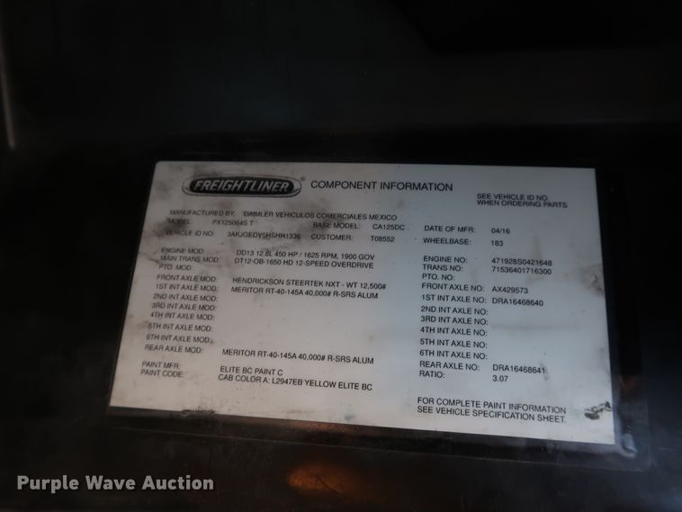 image for item HA9128 2017 Freightliner Cascadia 125  semi truck