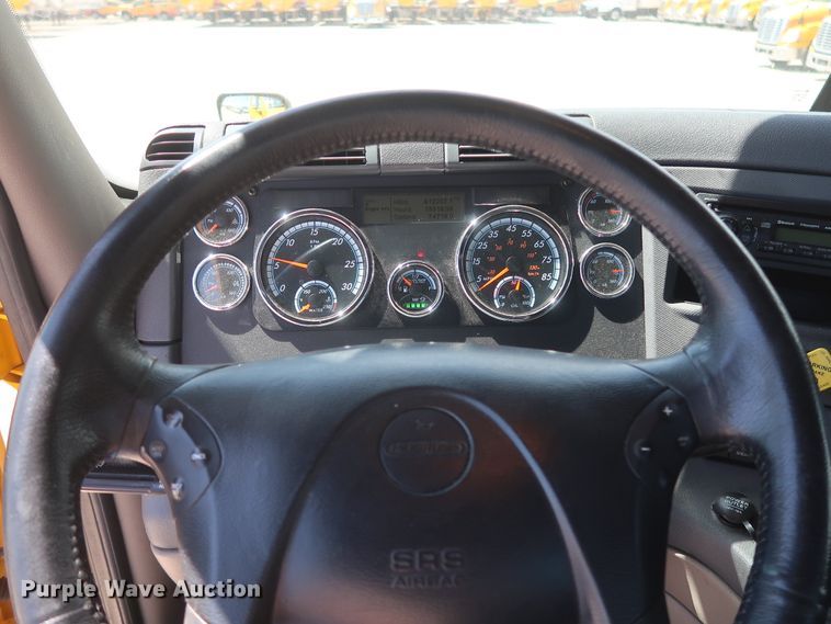 image for item HA9129 2017 Freightliner Cascadia 125  semi truck