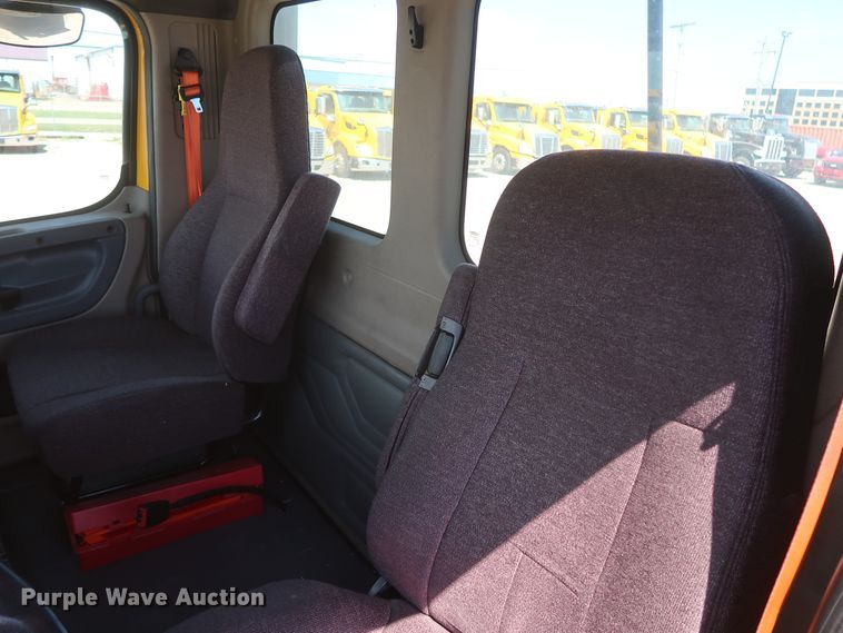 image for item HA9129 2017 Freightliner Cascadia 125  semi truck