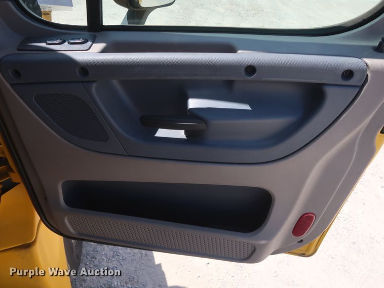 image for item HA9129 2017 Freightliner Cascadia 125  semi truck