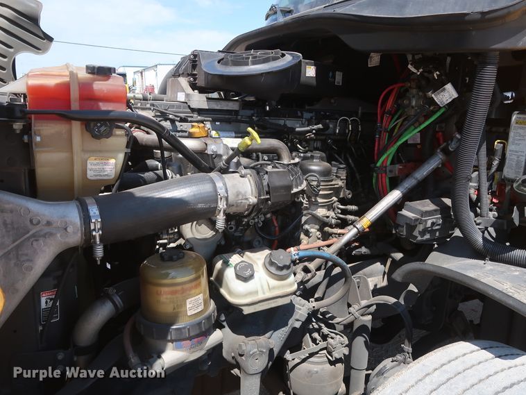 image for item HA9129 2017 Freightliner Cascadia 125  semi truck