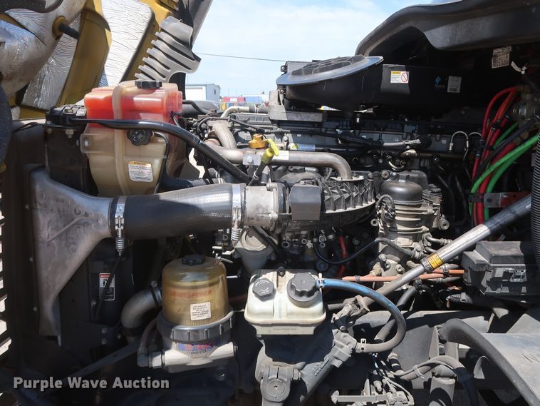 image for item HA9129 2017 Freightliner Cascadia 125  semi truck