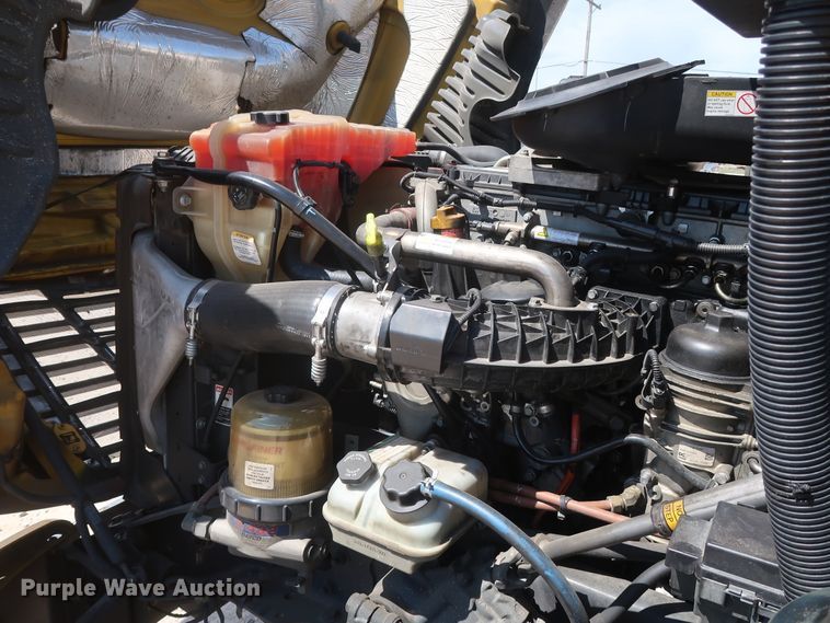 image for item HA9129 2017 Freightliner Cascadia 125  semi truck