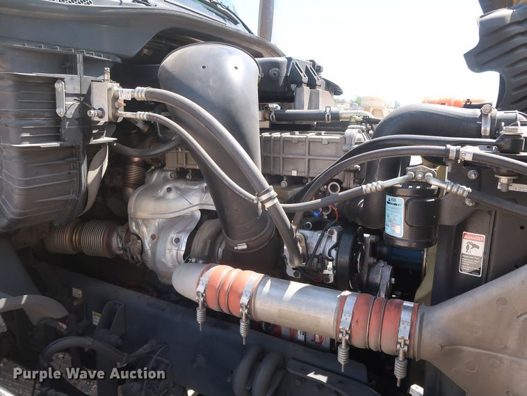 image for item HA9129 2017 Freightliner Cascadia 125  semi truck