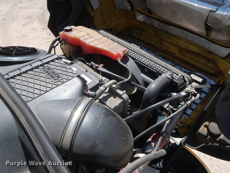 image for item HA9129 2017 Freightliner Cascadia 125  semi truck