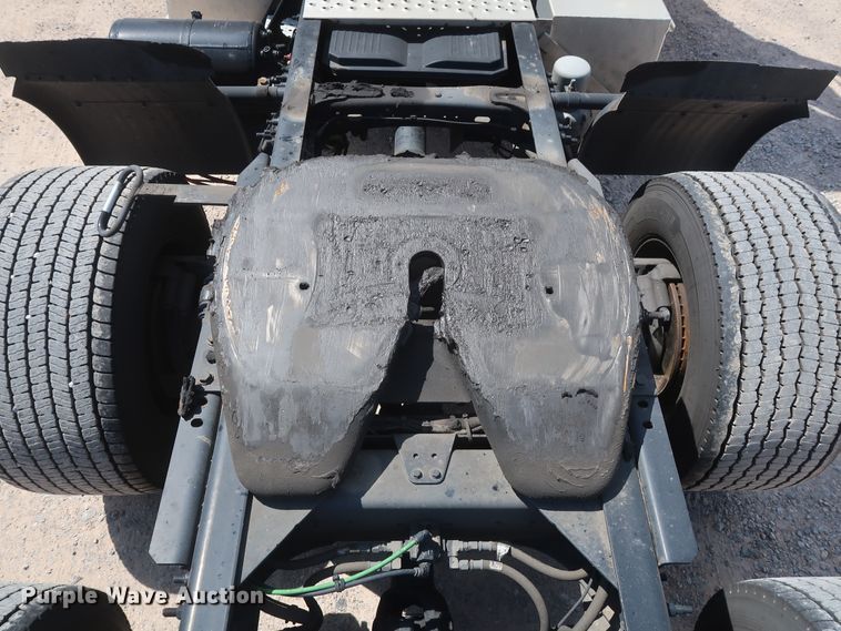 image for item HA9129 2017 Freightliner Cascadia 125  semi truck