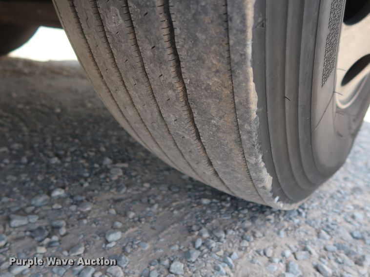 image for item HA9129 2017 Freightliner Cascadia 125  semi truck