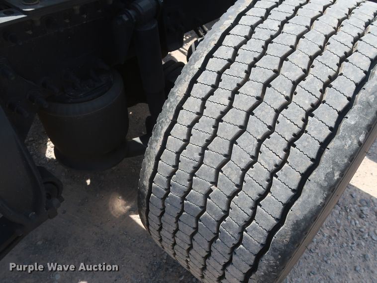 image for item HA9129 2017 Freightliner Cascadia 125  semi truck