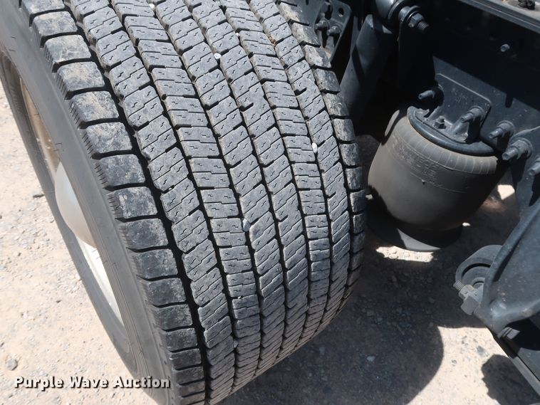 image for item HA9129 2017 Freightliner Cascadia 125  semi truck