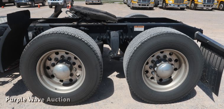 image for item HA9129 2017 Freightliner Cascadia 125  semi truck