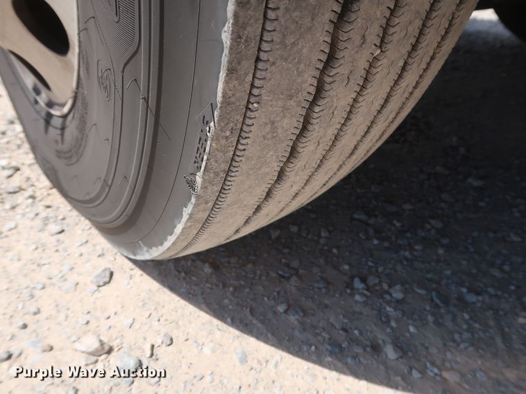 image for item HA9129 2017 Freightliner Cascadia 125  semi truck