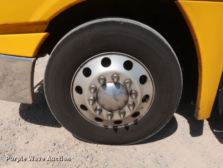 image for item HA9129 2017 Freightliner Cascadia 125  semi truck