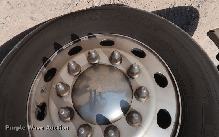 image for item HA9129 2017 Freightliner Cascadia 125  semi truck