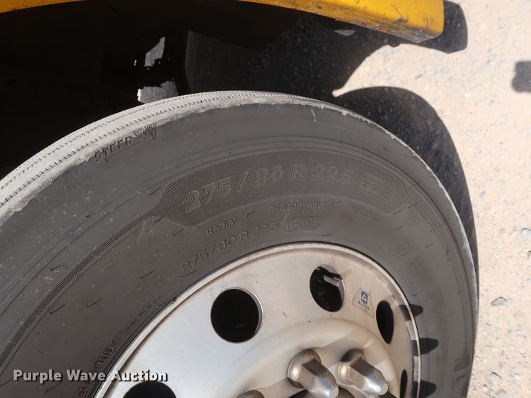 image for item HA9129 2017 Freightliner Cascadia 125  semi truck