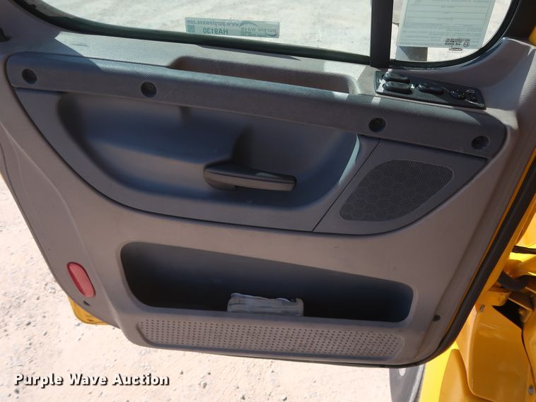 image for item HA9130 2015 Freightliner Cascadia 125  semi truck