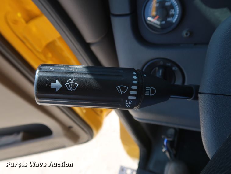 image for item HA9130 2015 Freightliner Cascadia 125  semi truck