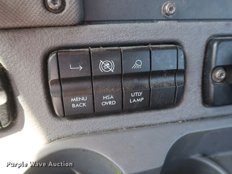 image for item HA9130 2015 Freightliner Cascadia 125  semi truck