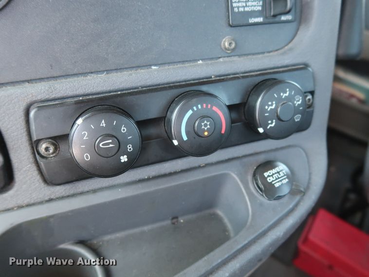 image for item HA9130 2015 Freightliner Cascadia 125  semi truck