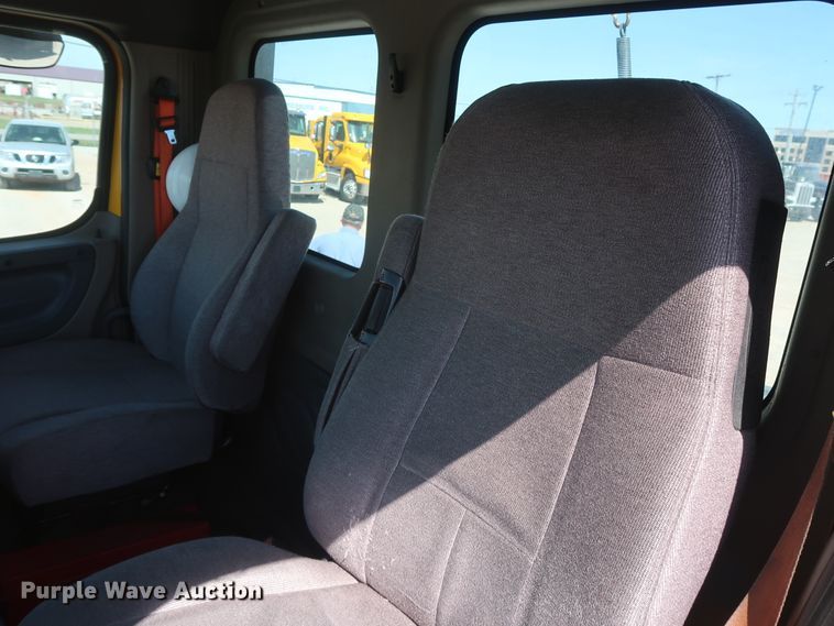 image for item HA9130 2015 Freightliner Cascadia 125  semi truck