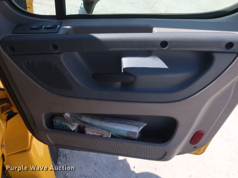 image for item HA9130 2015 Freightliner Cascadia 125  semi truck