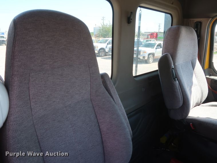 image for item HA9130 2015 Freightliner Cascadia 125  semi truck