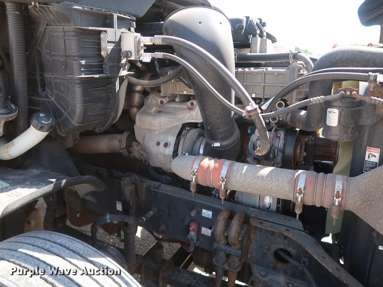 image for item HA9130 2015 Freightliner Cascadia 125  semi truck