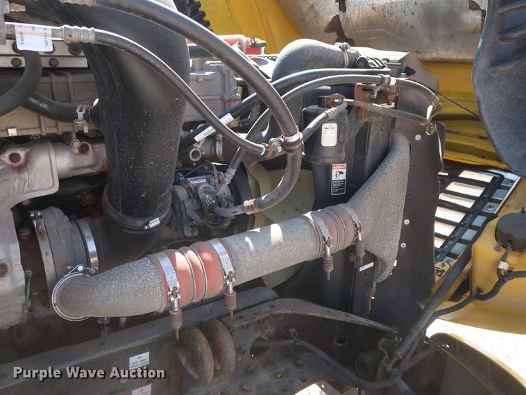 image for item HA9130 2015 Freightliner Cascadia 125  semi truck