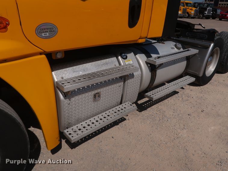 image for item HA9130 2015 Freightliner Cascadia 125  semi truck