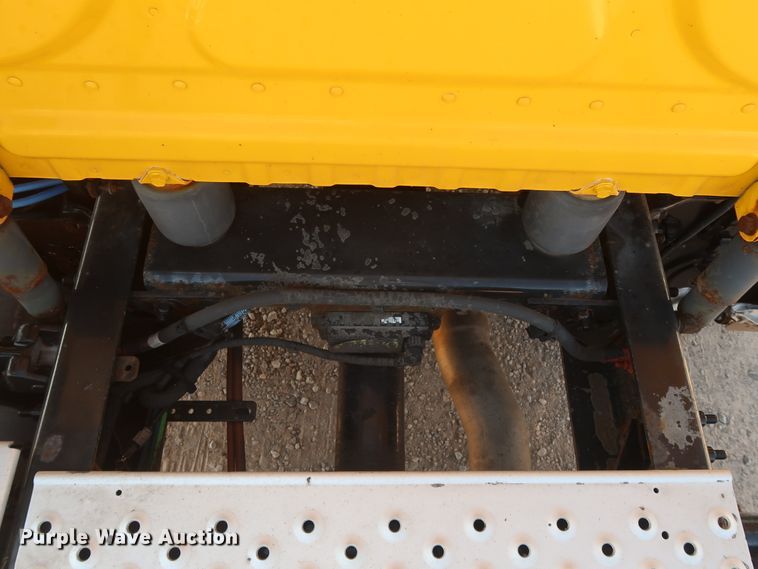 image for item HA9130 2015 Freightliner Cascadia 125  semi truck