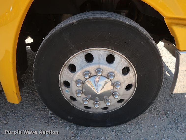 image for item HA9130 2015 Freightliner Cascadia 125  semi truck