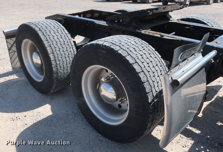 image for item HA9130 2015 Freightliner Cascadia 125  semi truck