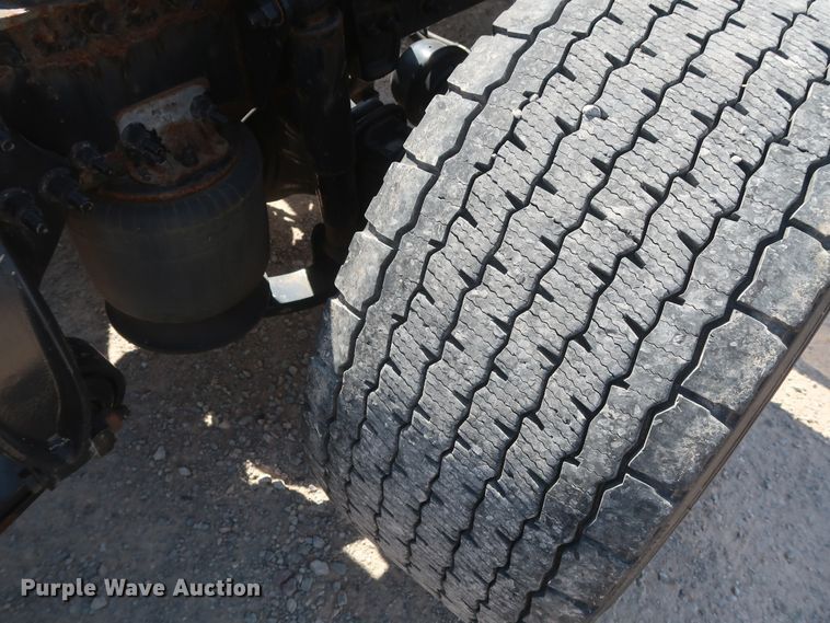 image for item HA9130 2015 Freightliner Cascadia 125  semi truck