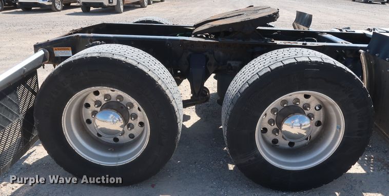 image for item HA9130 2015 Freightliner Cascadia 125  semi truck