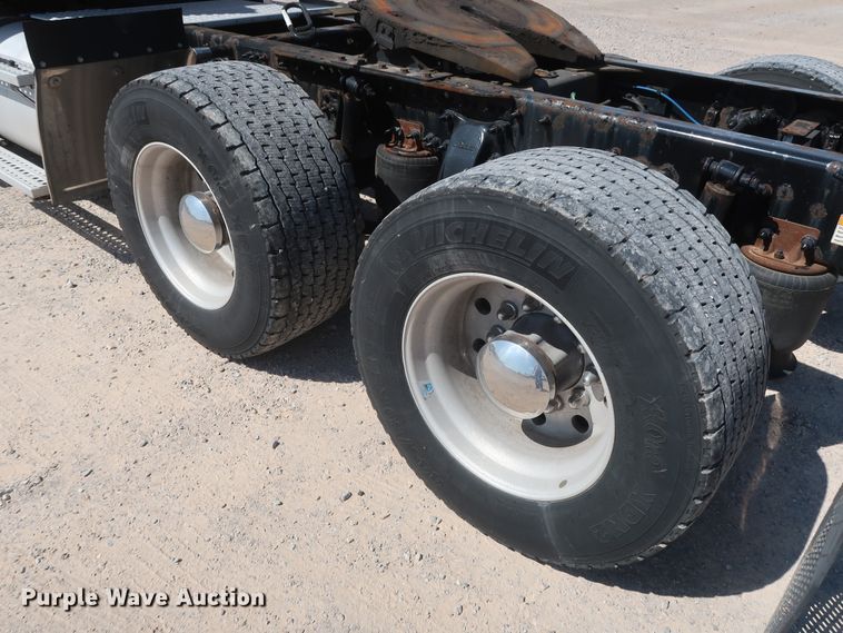 image for item HA9130 2015 Freightliner Cascadia 125  semi truck