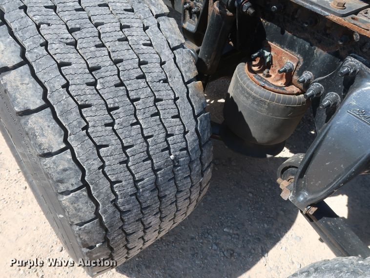 image for item HA9130 2015 Freightliner Cascadia 125  semi truck