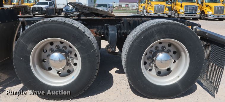 image for item HA9130 2015 Freightliner Cascadia 125  semi truck