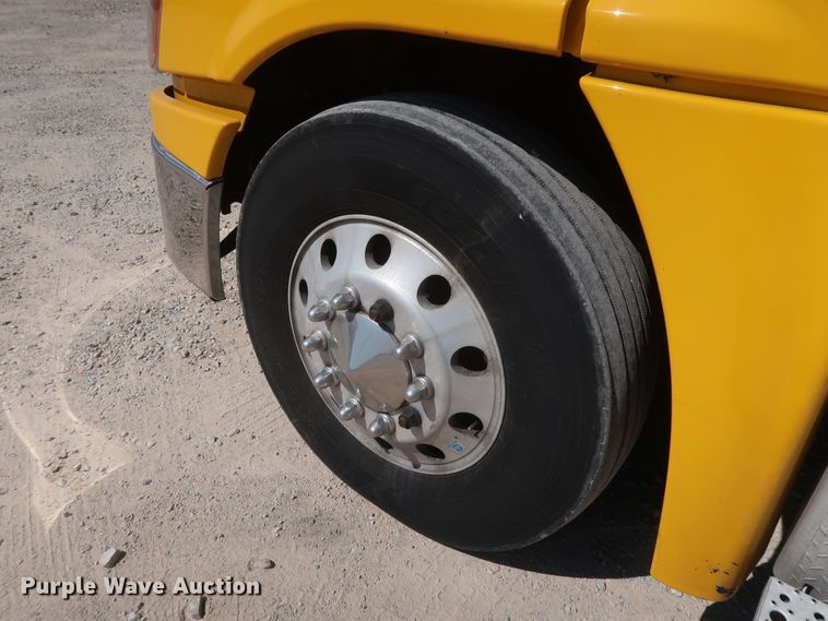 image for item HA9130 2015 Freightliner Cascadia 125  semi truck