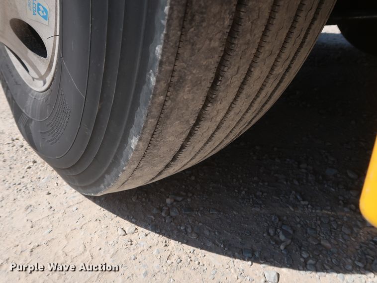 image for item HA9130 2015 Freightliner Cascadia 125  semi truck