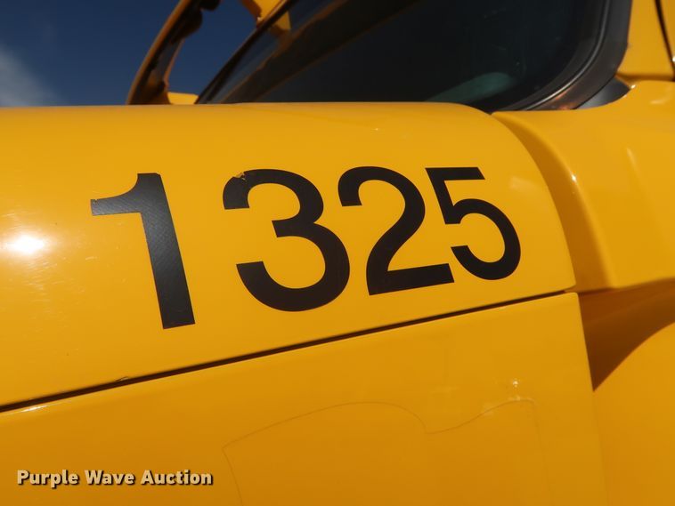 image for item HA9130 2015 Freightliner Cascadia 125  semi truck