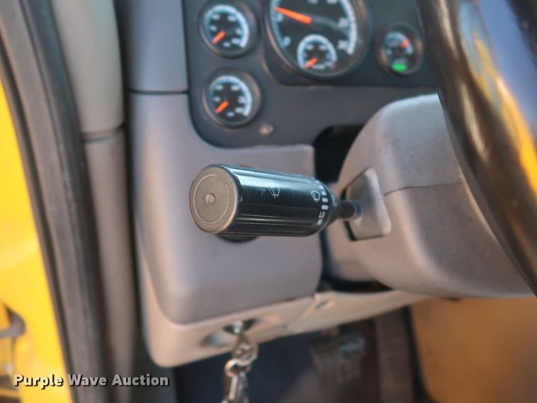 image for item HA9131 2015 Freightliner Cascadia 125  semi truck