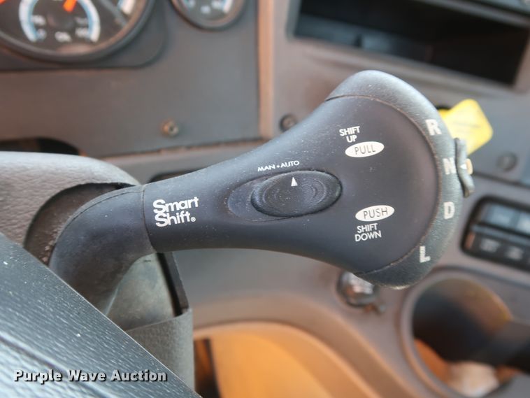 image for item HA9131 2015 Freightliner Cascadia 125  semi truck