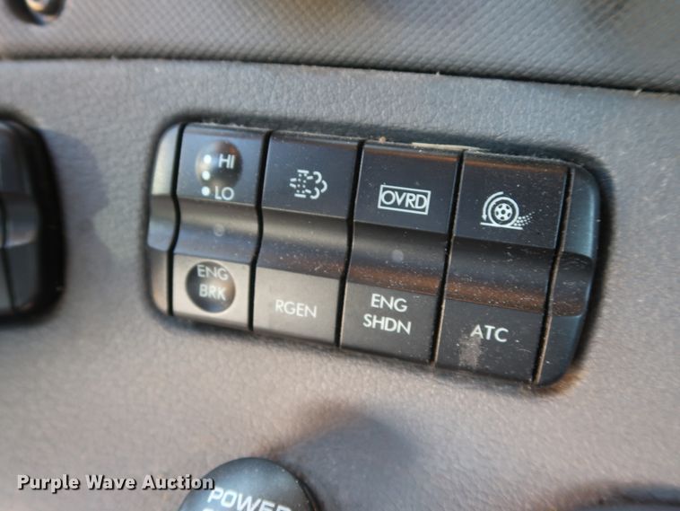 image for item HA9131 2015 Freightliner Cascadia 125  semi truck