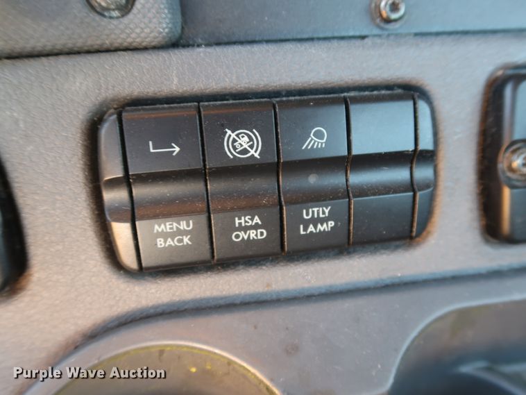 image for item HA9131 2015 Freightliner Cascadia 125  semi truck